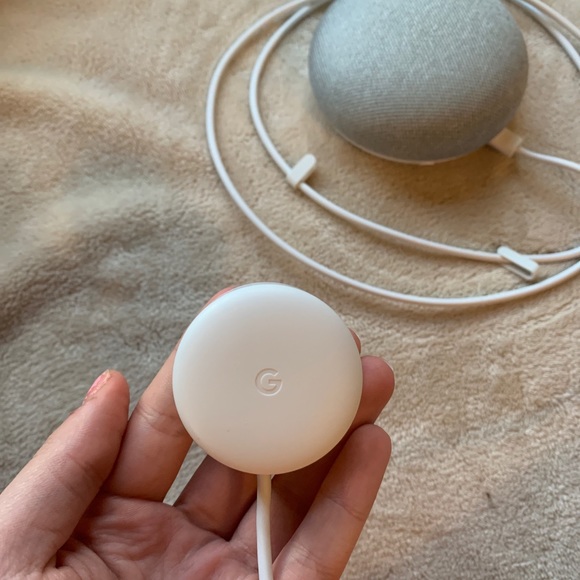 Google Home Mini - Picture 4 of 4